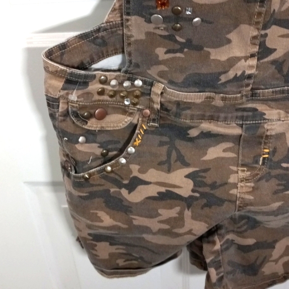 Jr L (11/13 Army Camo's Style with Embellishments - Picture 4 of 8
